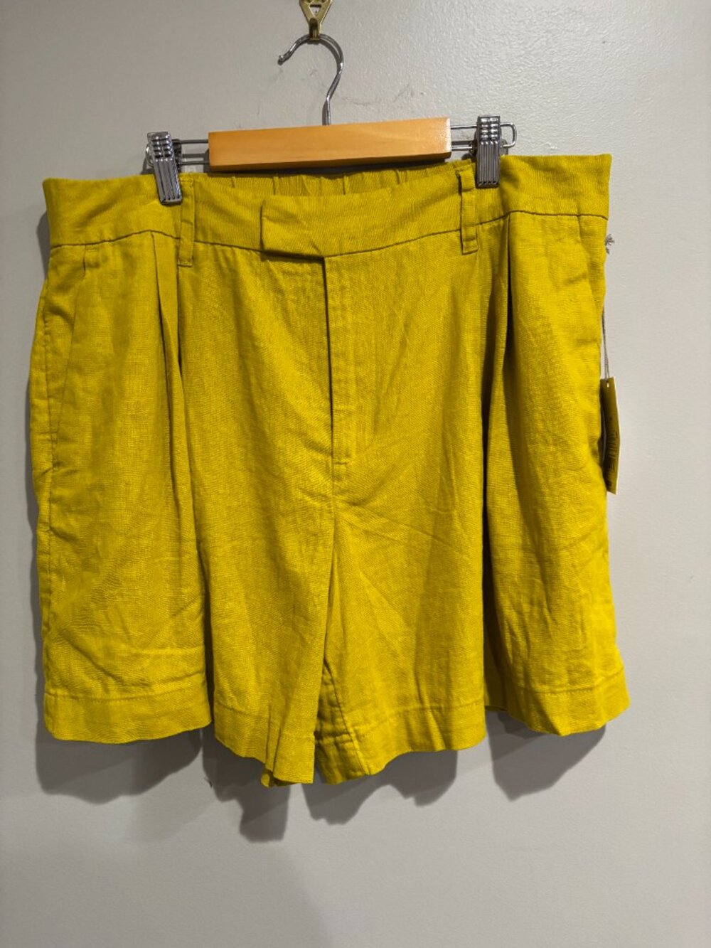 A New Day: women's high-rise linen shorts in a yellow mustard SZ: 14